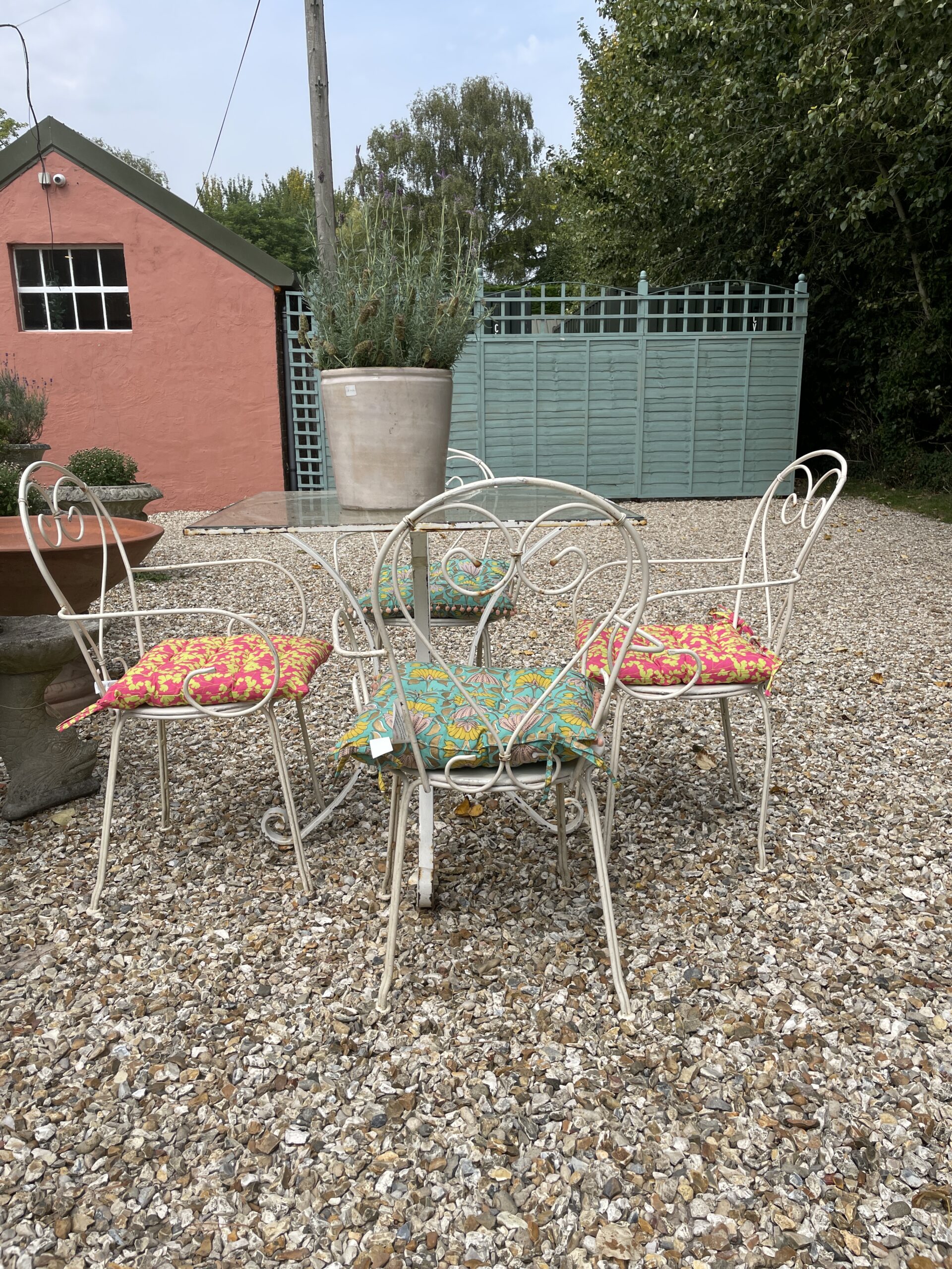 Italian mid-century garden table with a glass top and 4 metal chairs. - Image 3