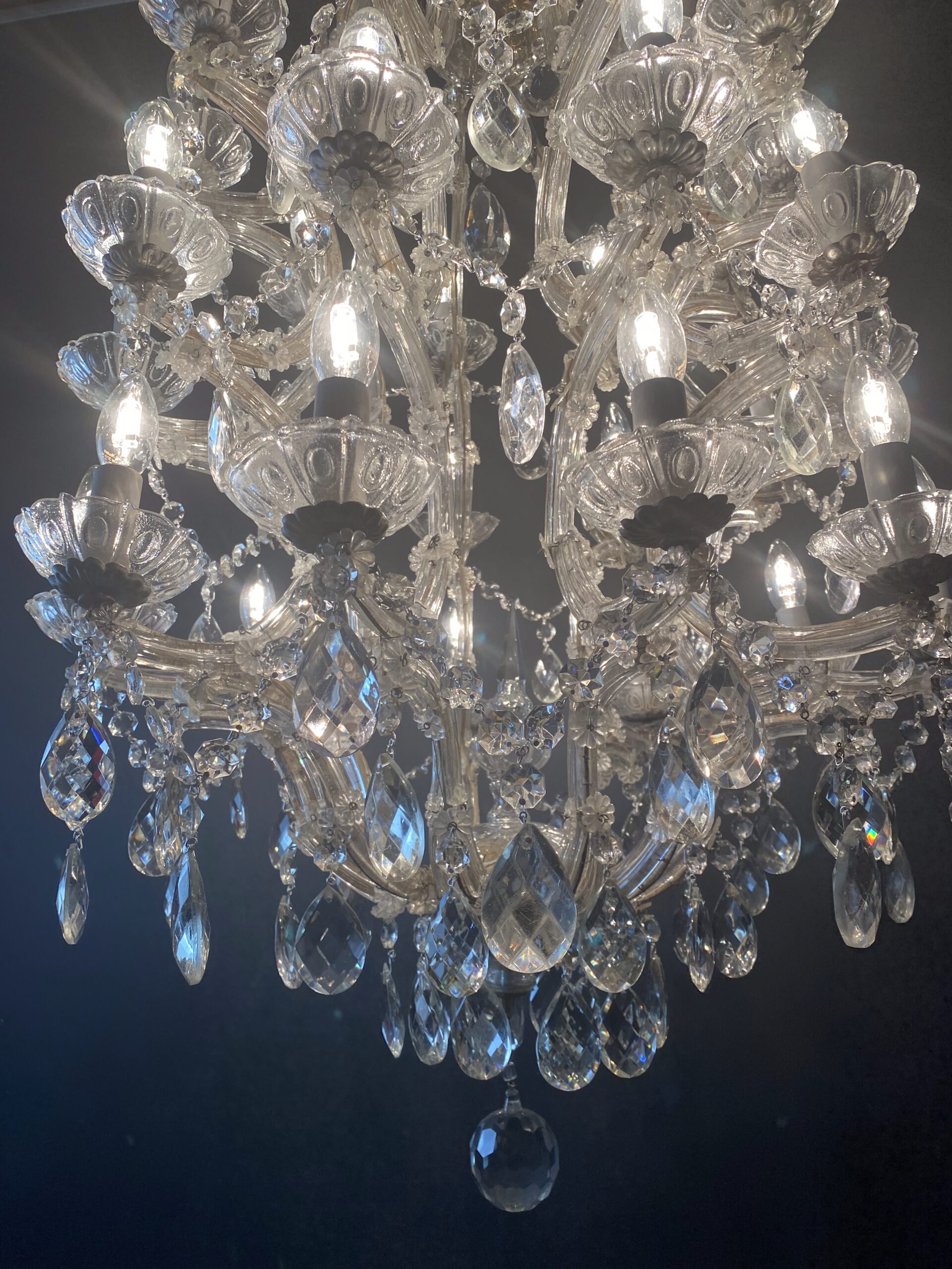 Large impressive Marie Therese chandelier with 30 lights. - Image 3