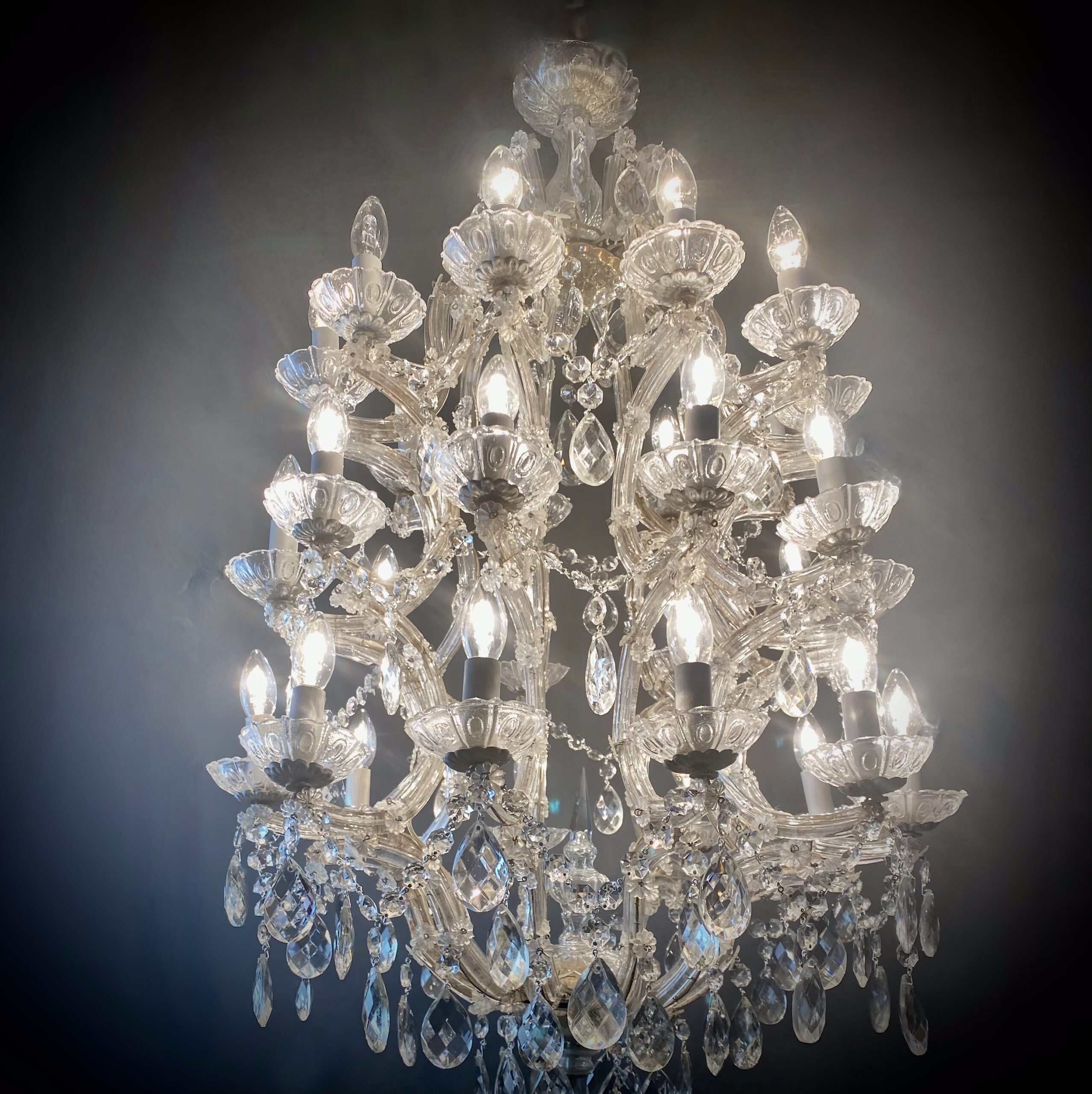 Large impressive Marie Therese chandelier with 30 lights. - Image 4