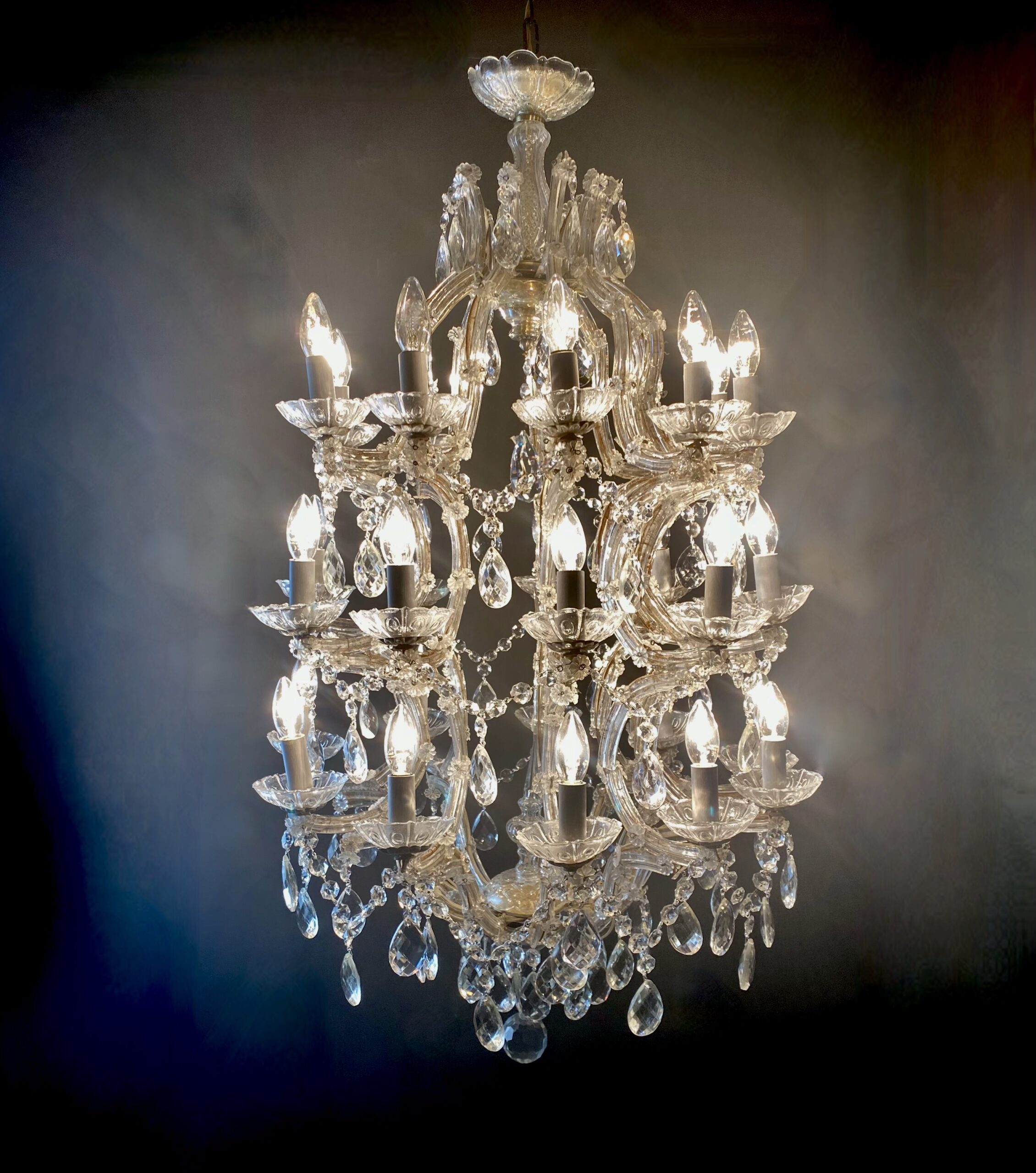 Large impressive Marie Therese chandelier with 30 lights. - Image 5