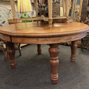Victorian wind out oak table with two leaves, on four legs that unscrew, for delivery. (BRPP)