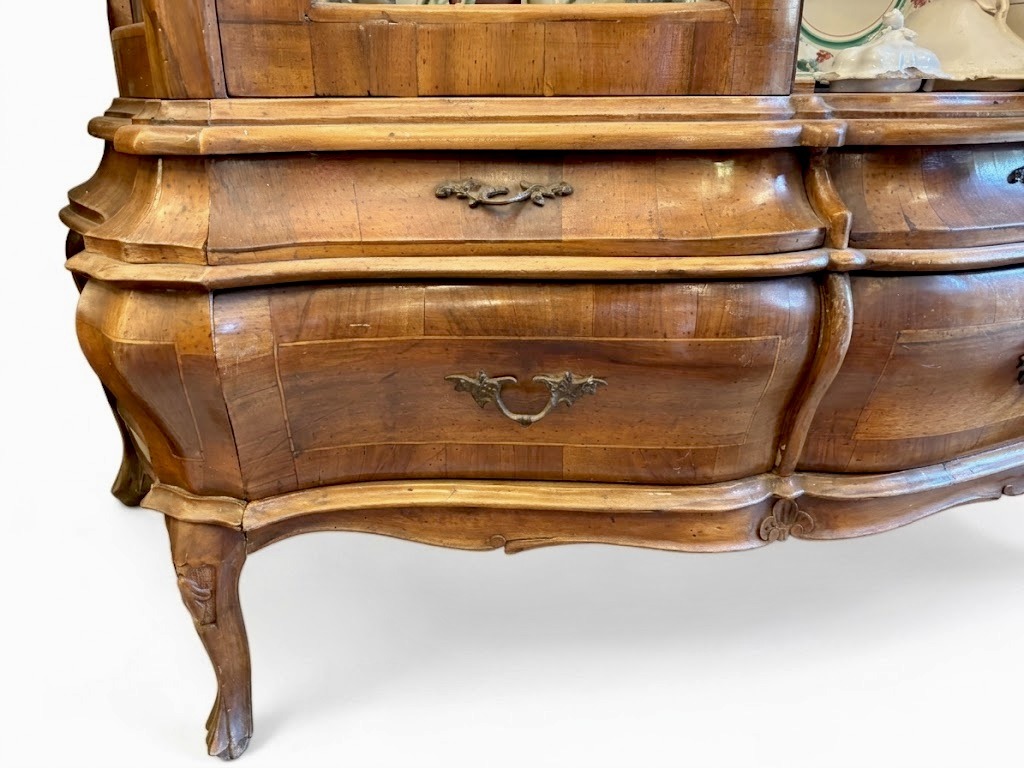 Walnut veneered mid-century Italian display cabinet. - Image 2