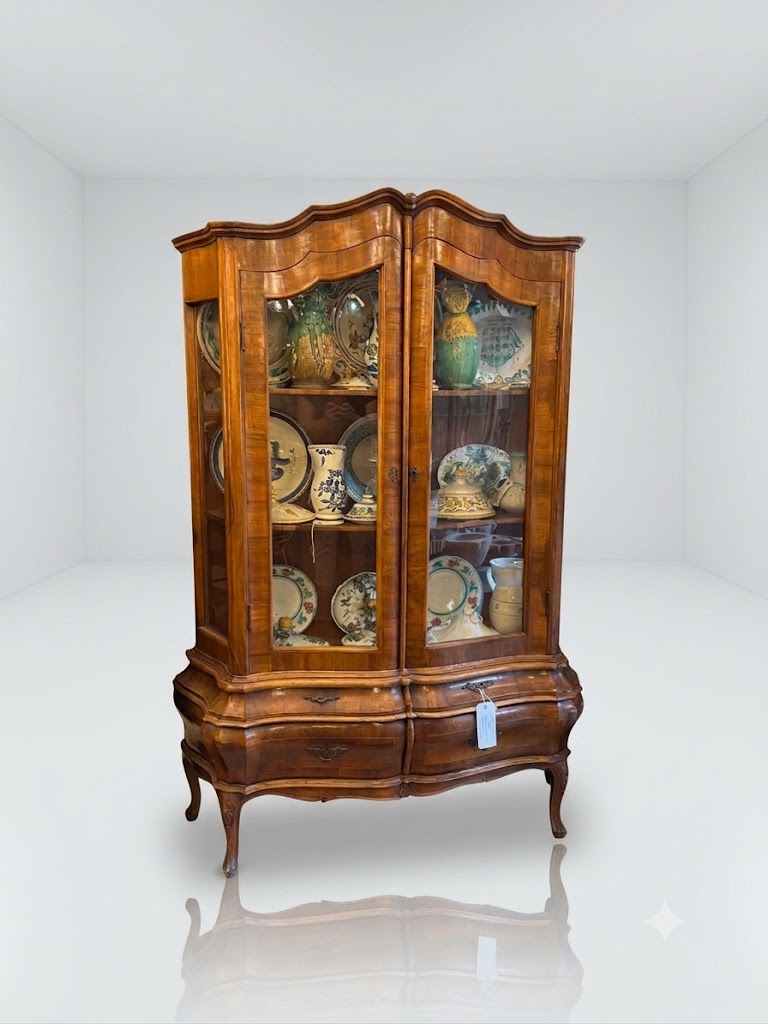 Walnut veneered mid-century Italian display cabinet. - Image 4