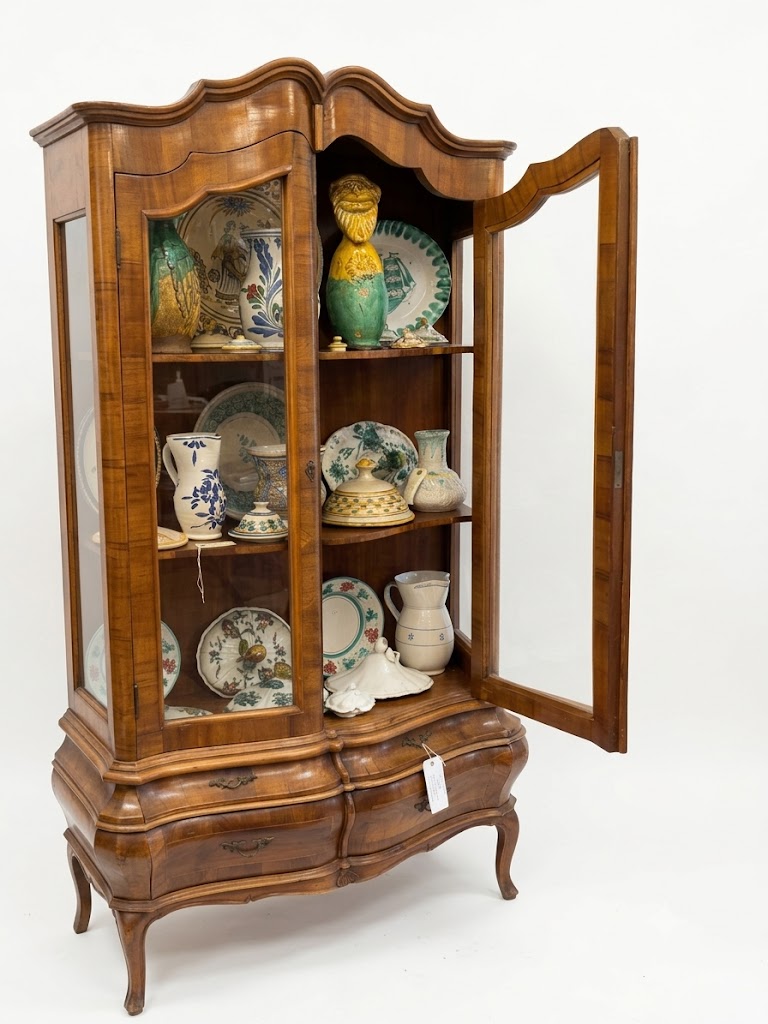 Walnut veneered mid-century Italian display cabinet. - Image 3